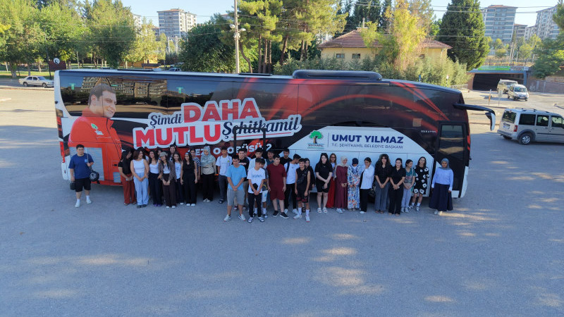BAŞKAN YILMAZ’DA GENÇLERE YAZIN EN KEYİFLİ HEDİYESİ