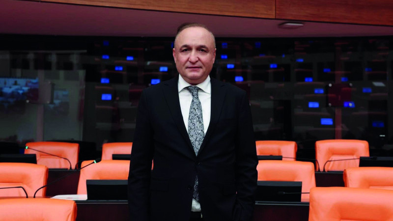Hem eve hem bankaya çalışıyoruz