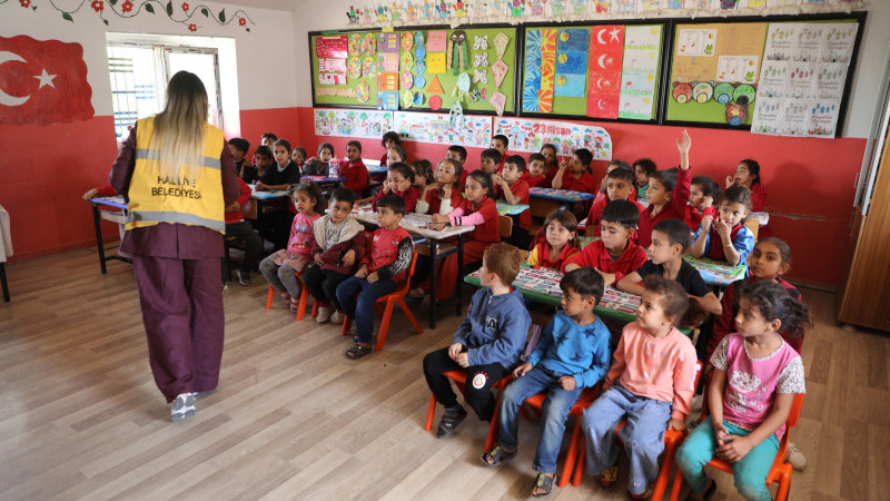 HALİLİYE BELEDİYESİ UZMAN EKİPLERİYLE ÇOCUKLARIN YANINDA