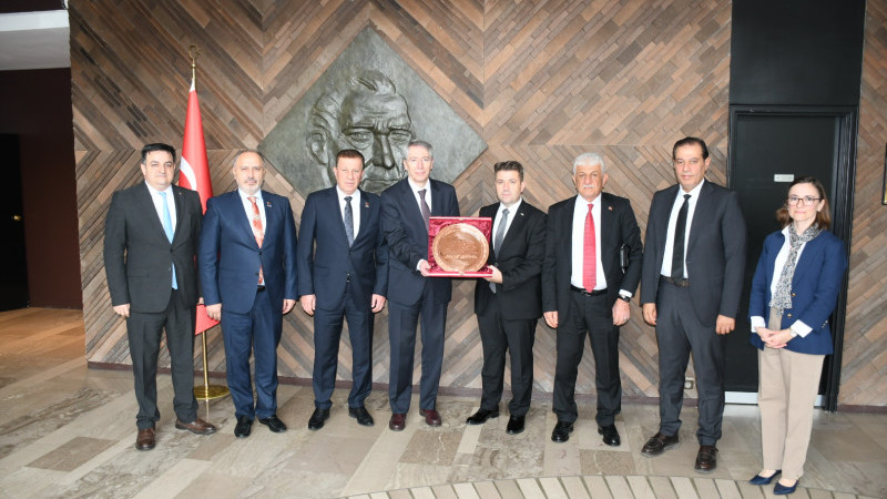 GAZİANTEPLİ HALICILARDAN PARİS'TE TEMASLAR