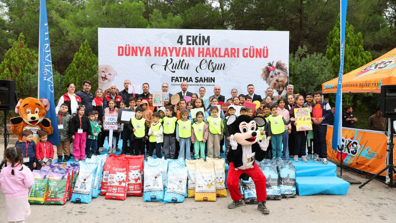 Çocuklar hayvan sevgisi için buluştu