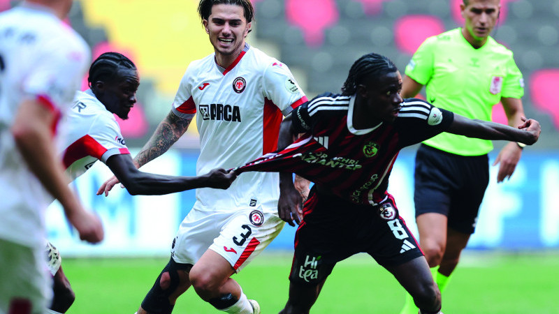 GAZİANTEP FK SAHASINDA DAĞILDI