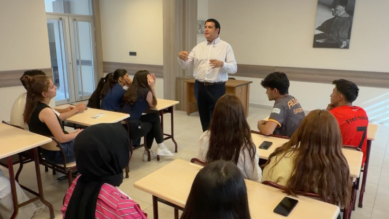 GENÇLER GELECEĞE ŞEHİTKAMİL’DE HAZIRLANIYOR