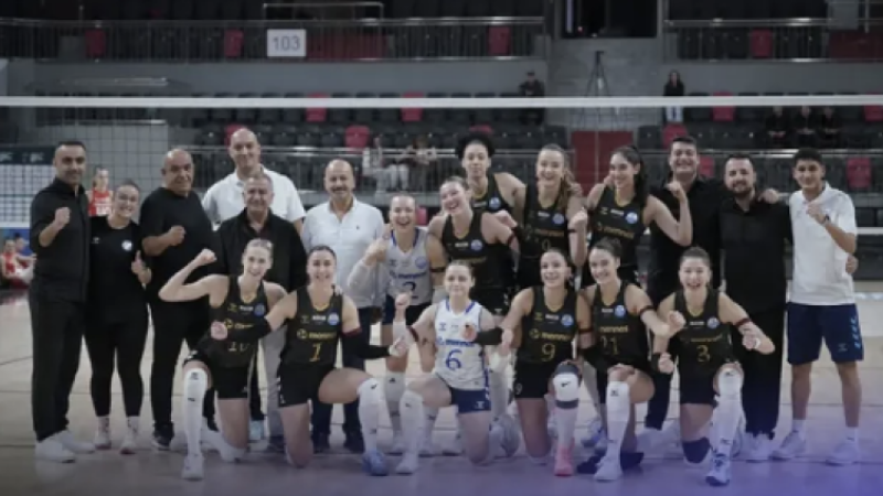 Merinos Voleybol fırtınası sürüyor