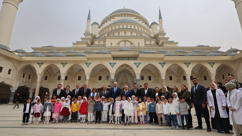 NUMAN KURTULMUŞ ŞAHİNBEY MİLLET CAMİİ’Nİ ZİYARET ETTİ