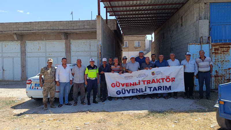 Jandarmadan traktör sürücülerine trafik güvenliği eğitimi